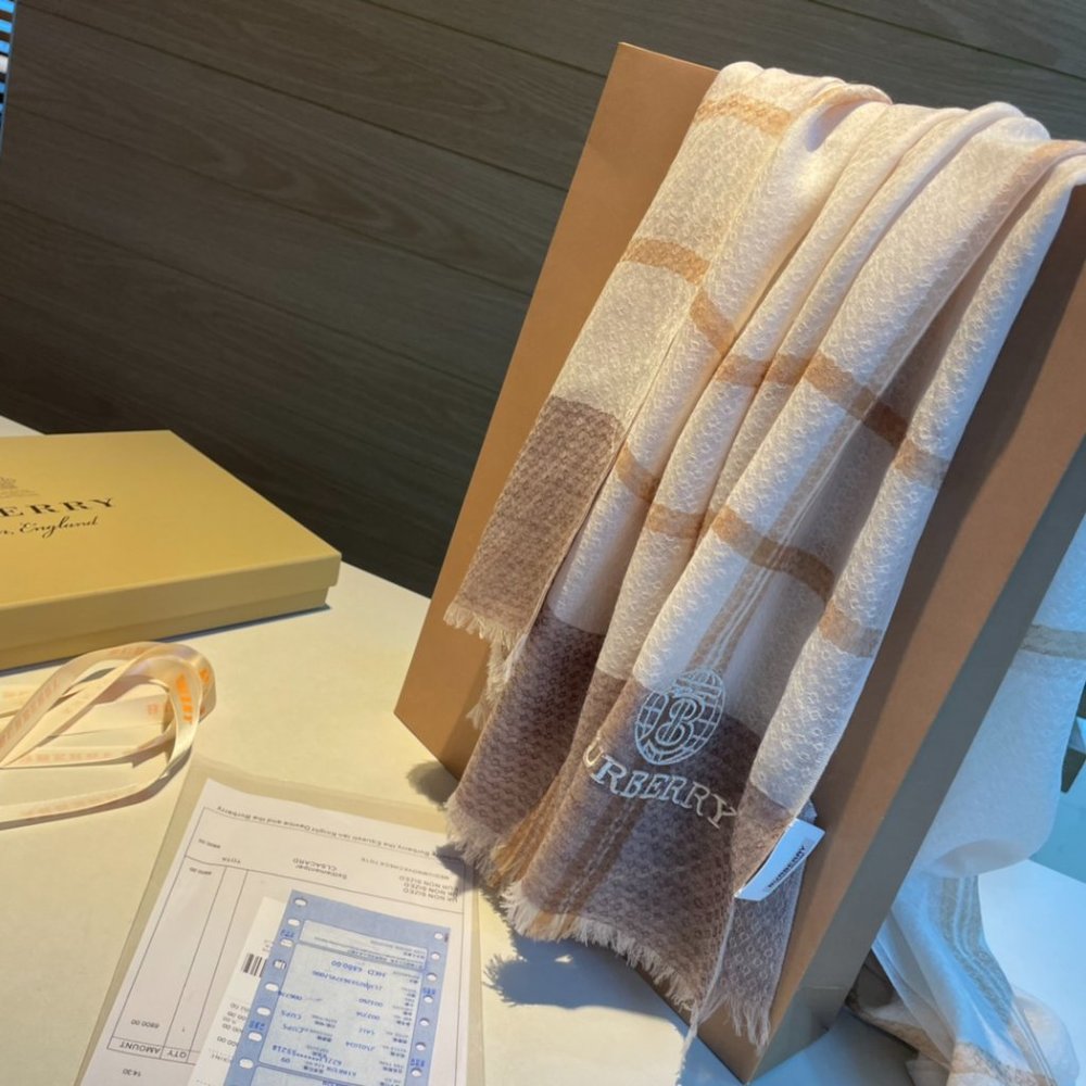 Women's Burberry Winter New water-soluble cashmere simple scarf Size: 95 * 190CM - Picture 7 of 8